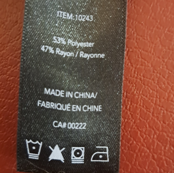 💥3/$25💥L/S Top with Open Back & Rhinestones -S - Picture 4 of 4